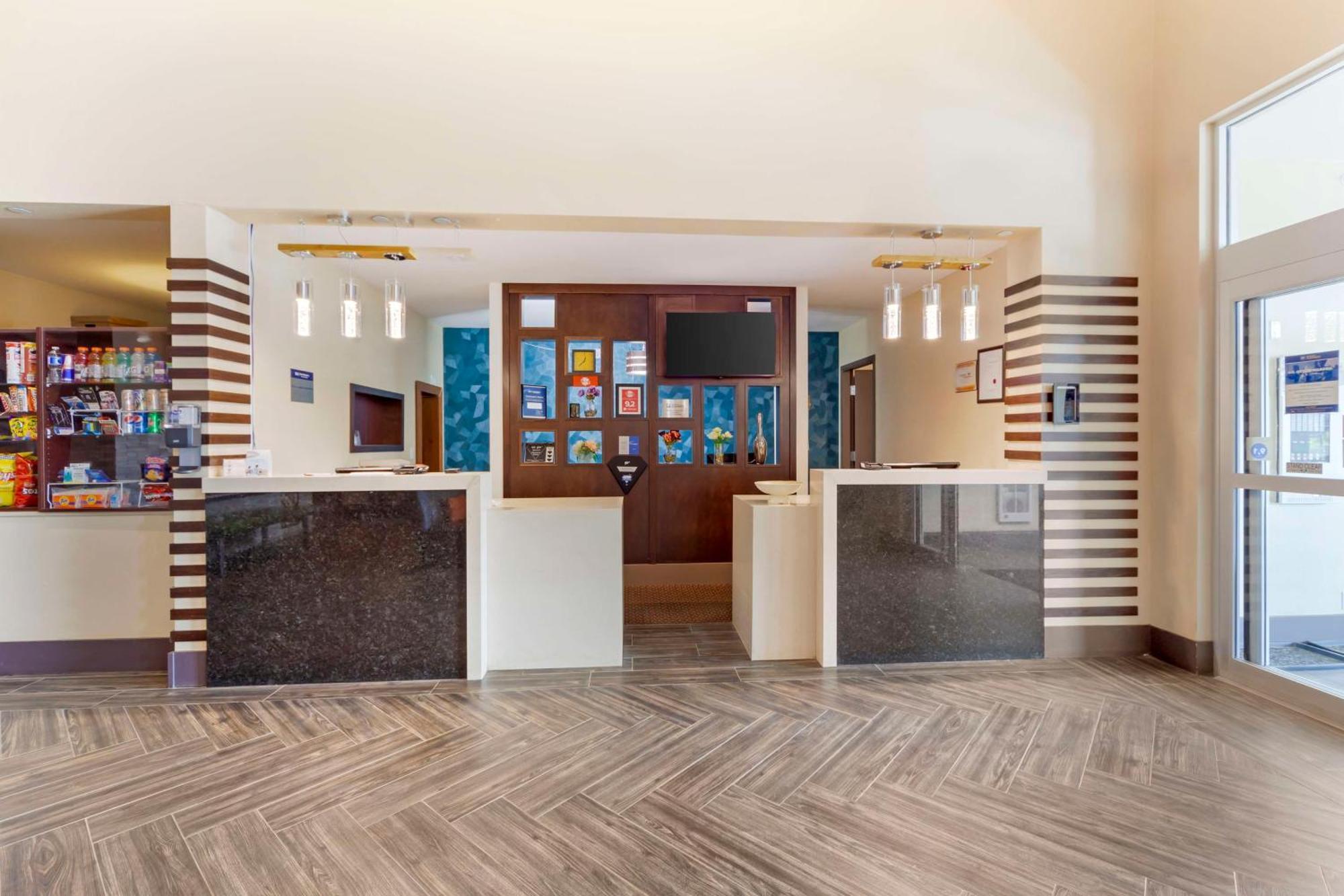 Best Western Plus Chateau Fort St. John Exterior foto